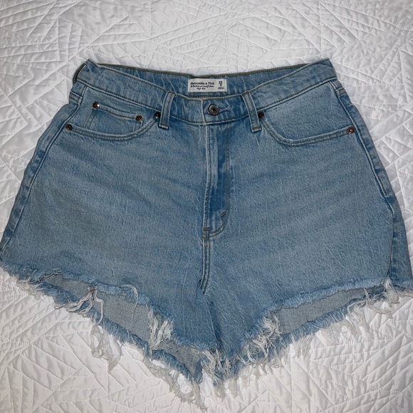 Abercrombie & Fitch Pants - Abercrombie & Fitch Curve Love The 90s Relaxed Cutoff Short